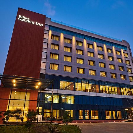 Hilton Garden Inn Lucknow Ngoại thất bức ảnh