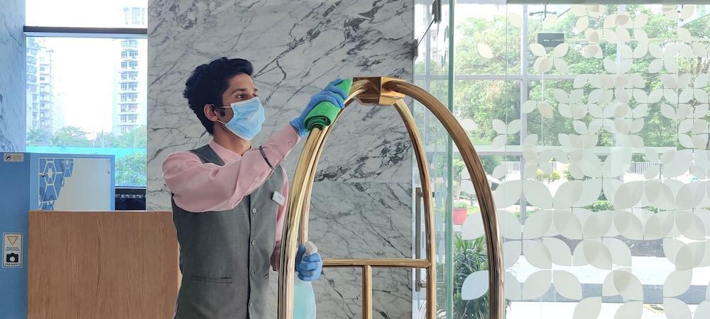 Hilton Garden Inn Lucknow Ngoại thất bức ảnh