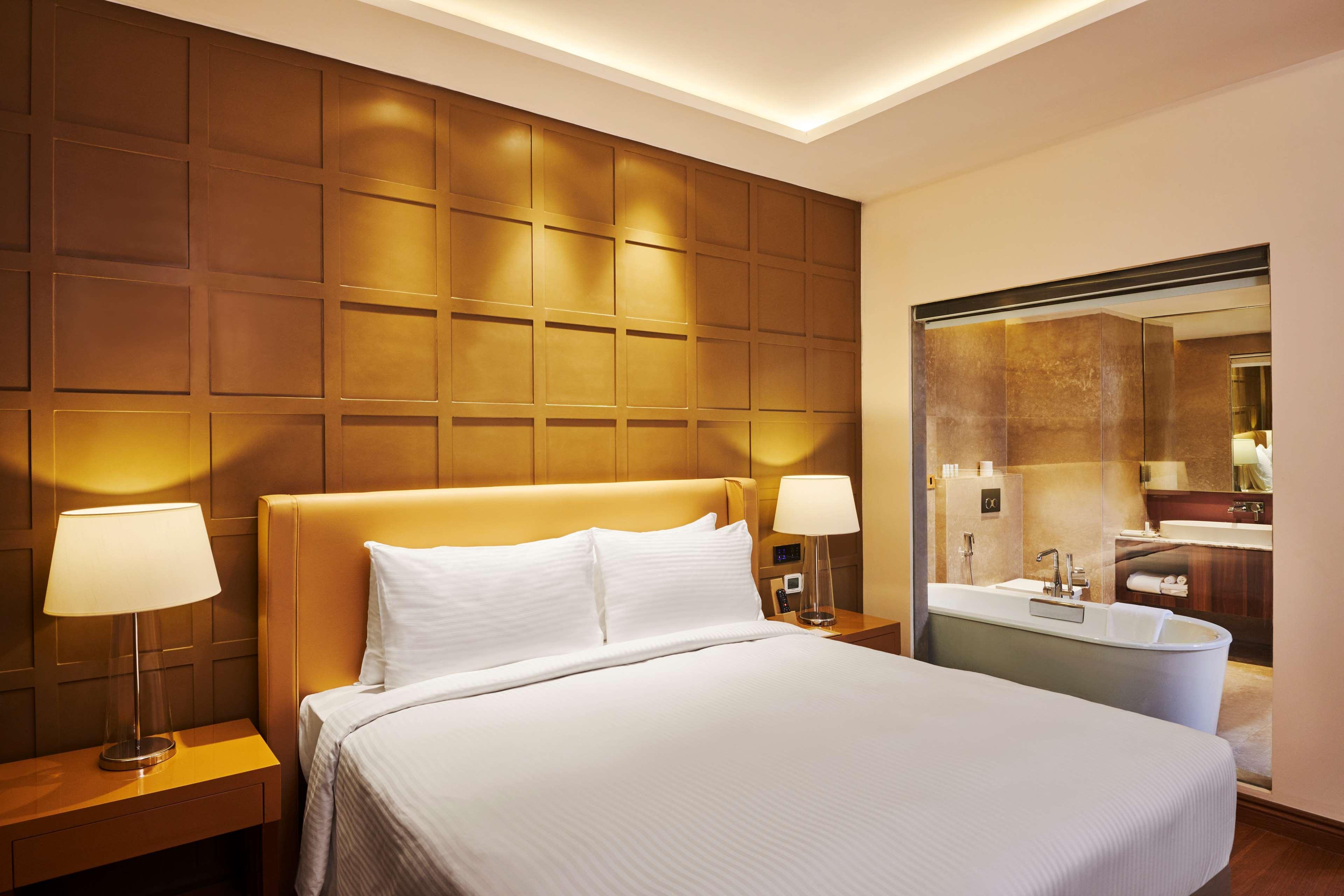 Hilton Garden Inn Lucknow Ngoại thất bức ảnh