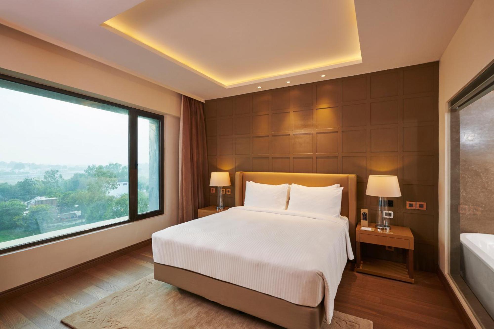 Hilton Garden Inn Lucknow Ngoại thất bức ảnh