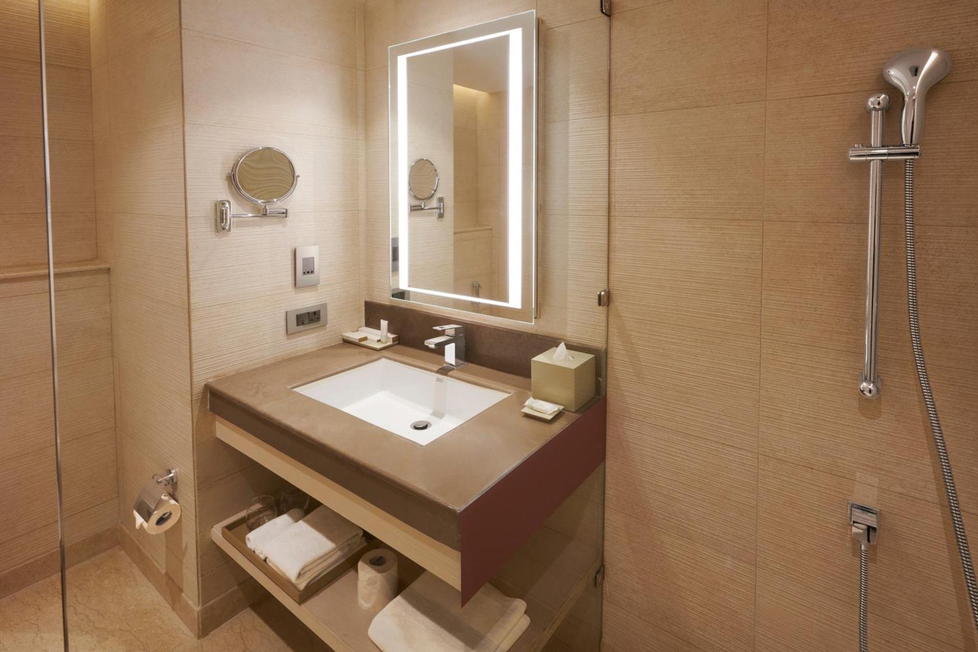 Hilton Garden Inn Lucknow Ngoại thất bức ảnh