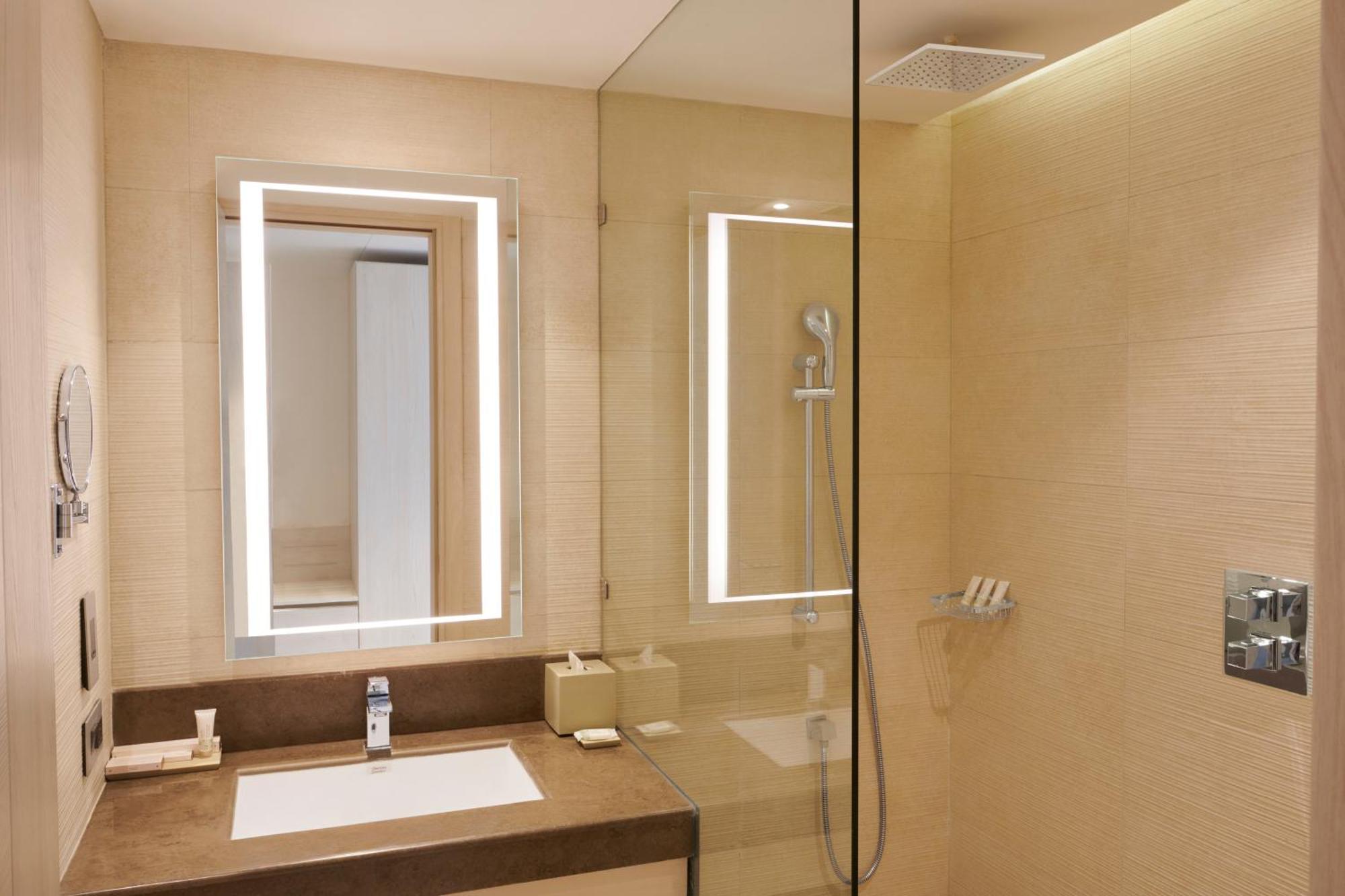 Hilton Garden Inn Lucknow Ngoại thất bức ảnh