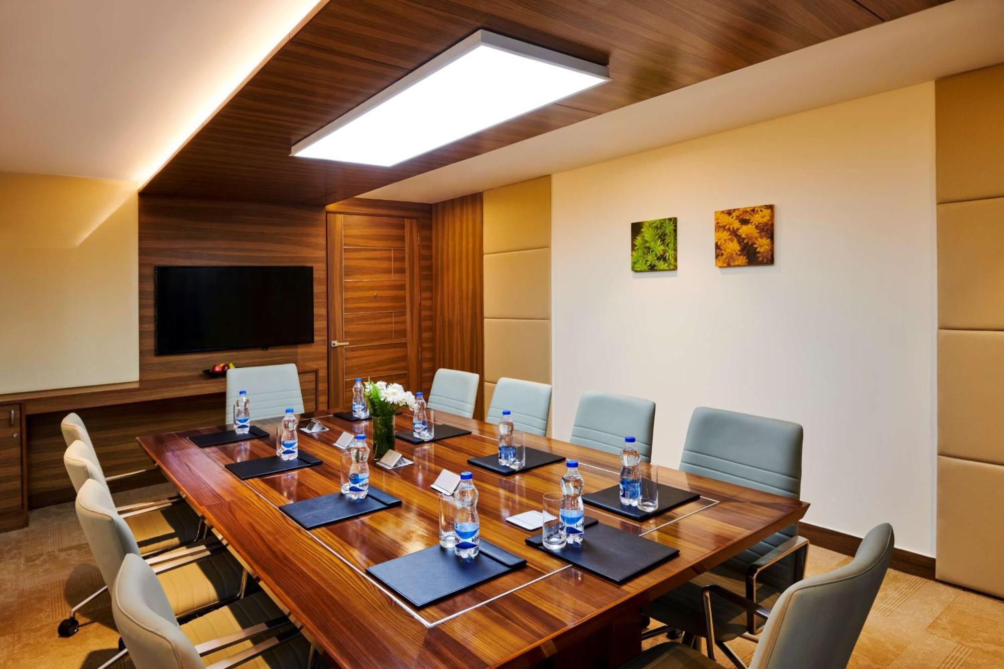 Hilton Garden Inn Lucknow Ngoại thất bức ảnh