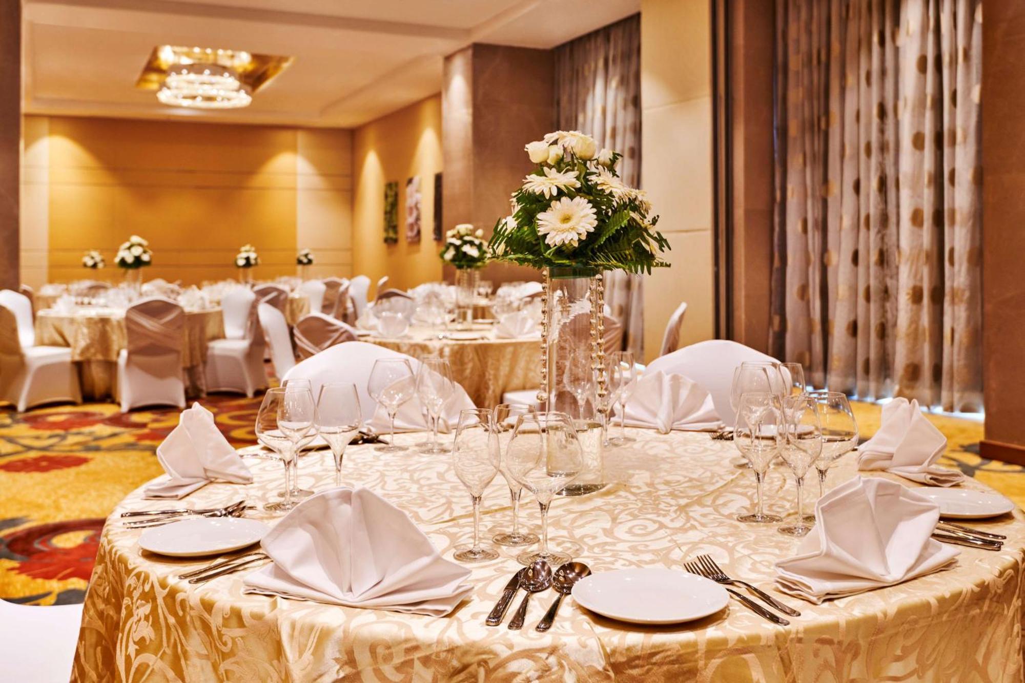 Hilton Garden Inn Lucknow Ngoại thất bức ảnh