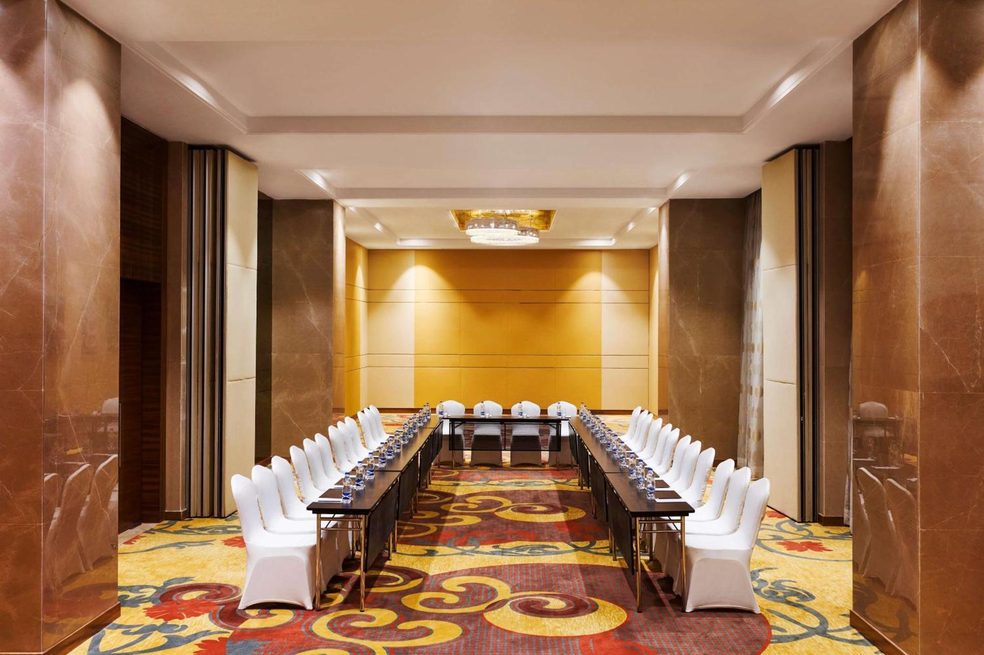 Hilton Garden Inn Lucknow Ngoại thất bức ảnh