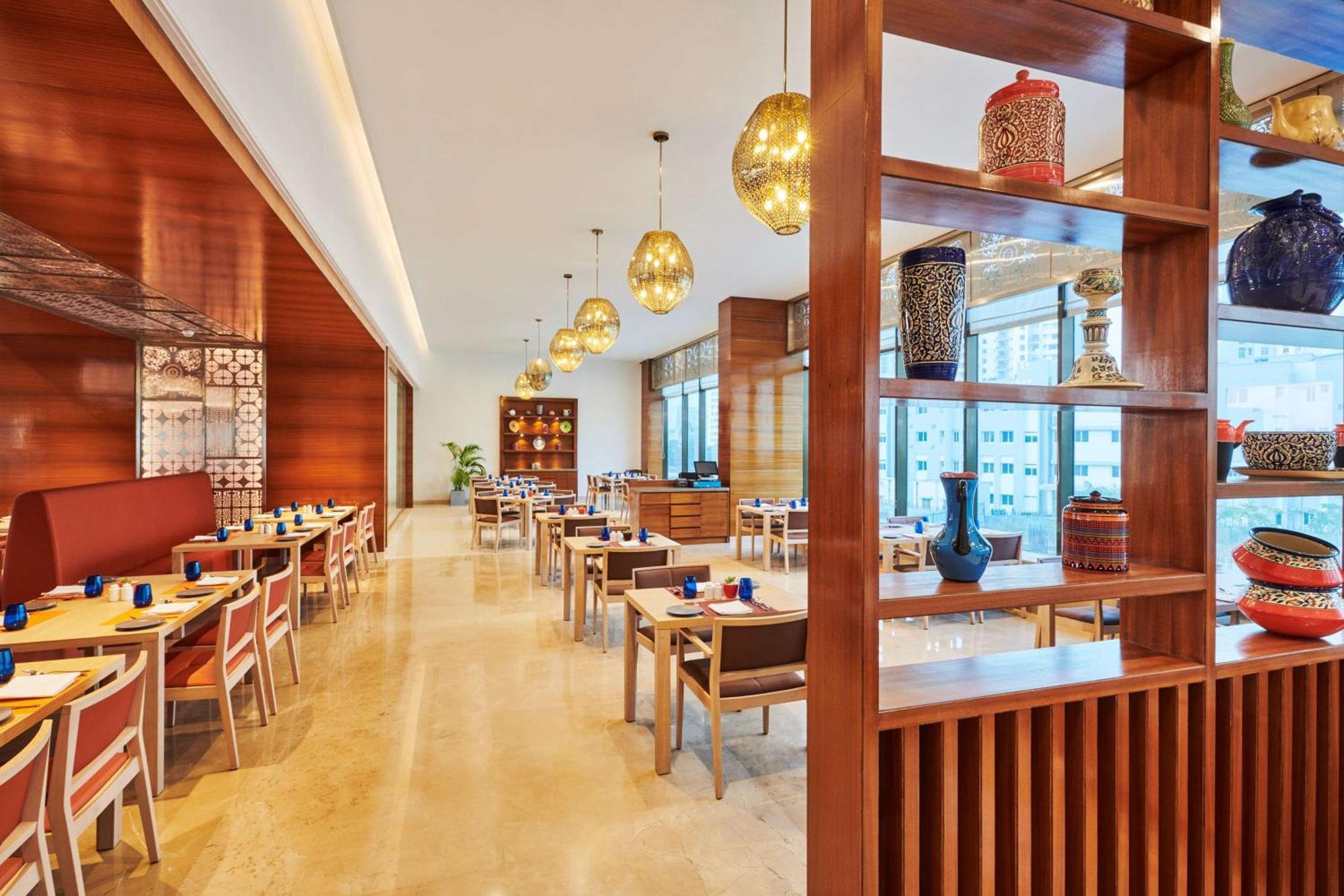 Hilton Garden Inn Lucknow Ngoại thất bức ảnh