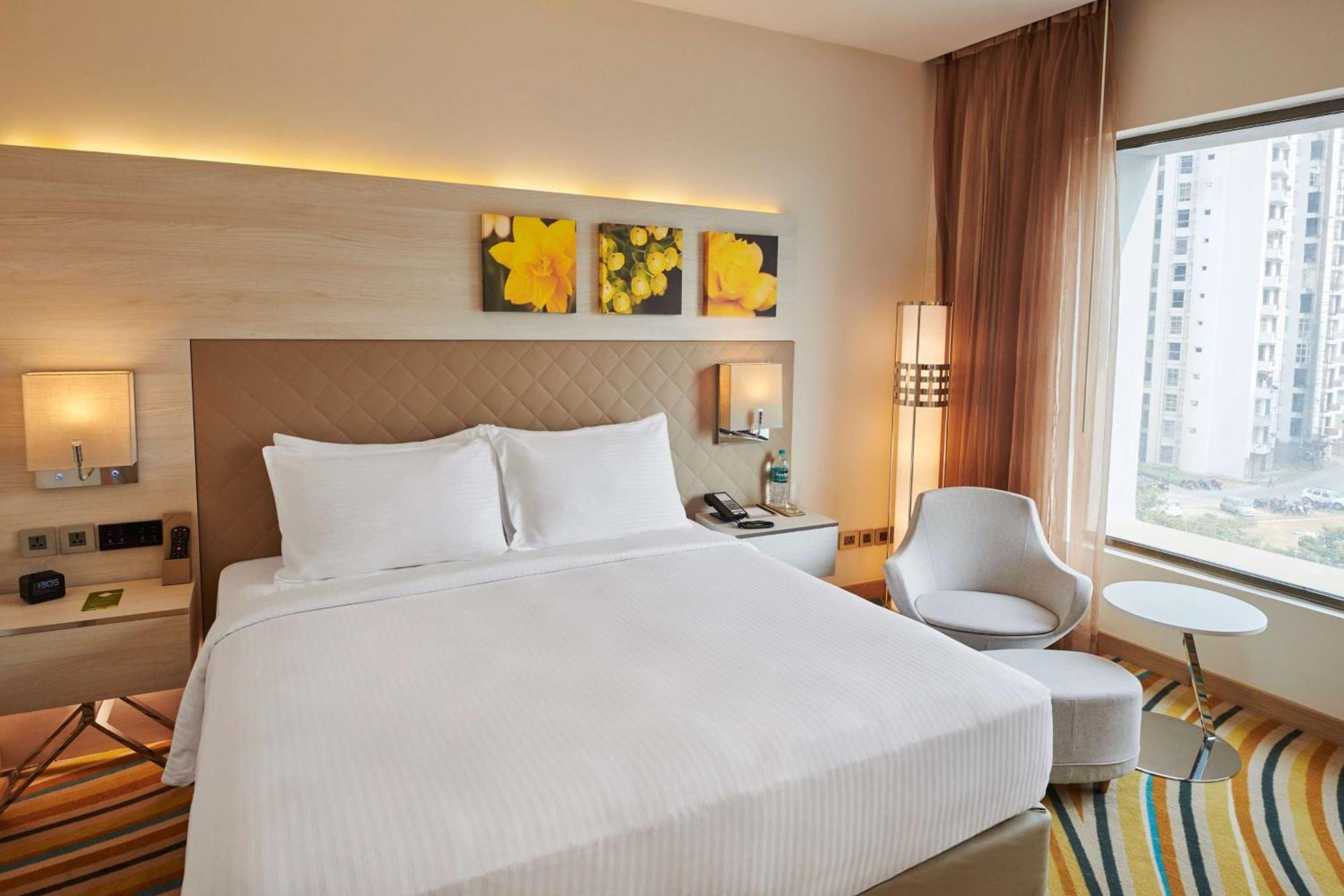 Hilton Garden Inn Lucknow Ngoại thất bức ảnh