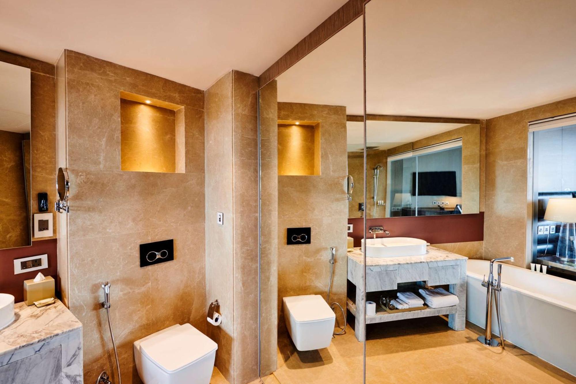 Hilton Garden Inn Lucknow Ngoại thất bức ảnh