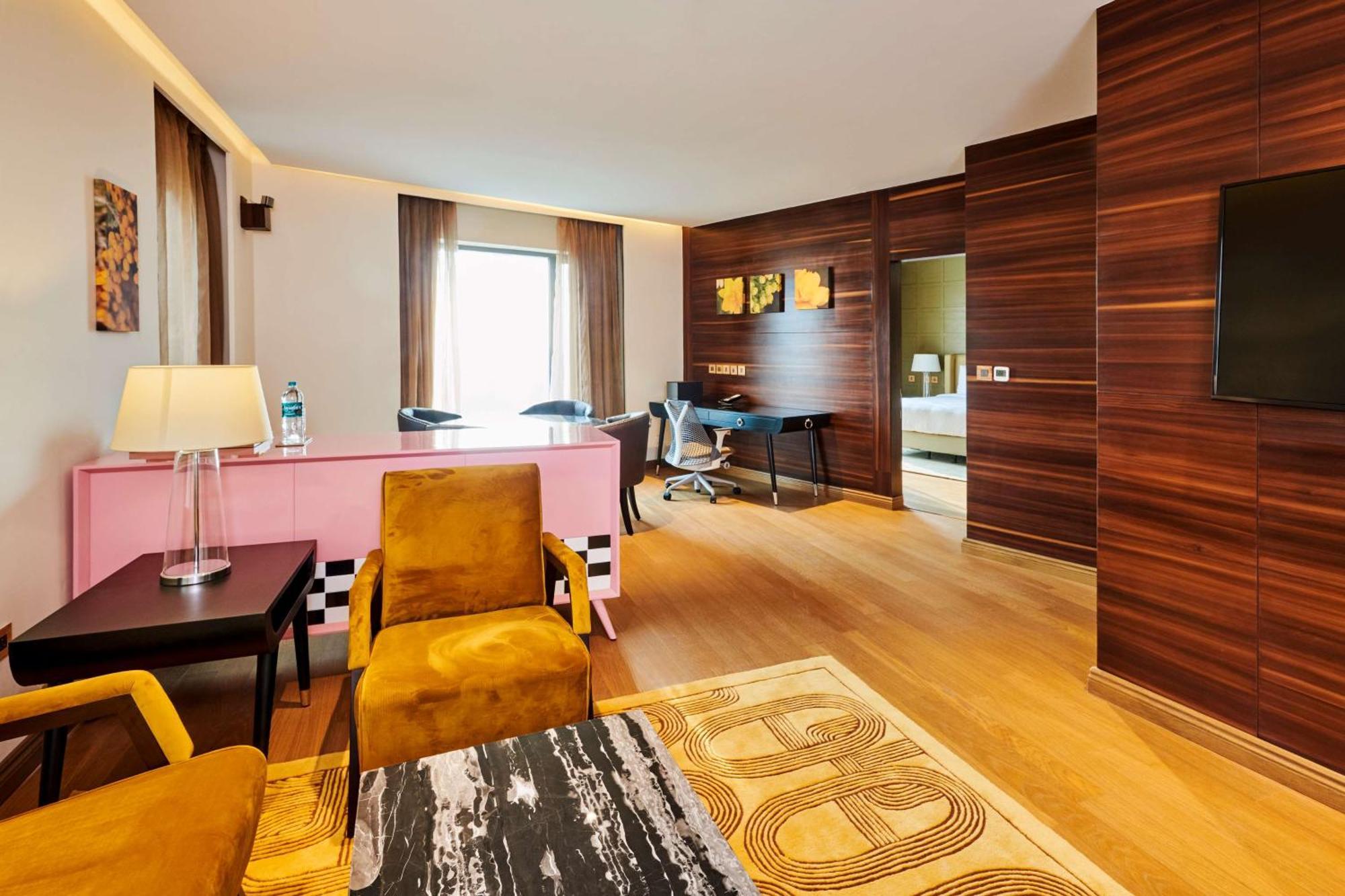 Hilton Garden Inn Lucknow Ngoại thất bức ảnh
