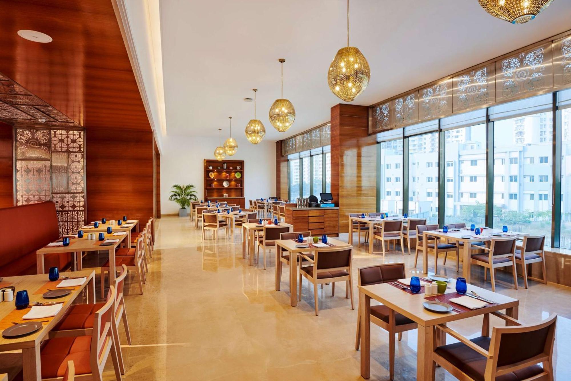 Hilton Garden Inn Lucknow Ngoại thất bức ảnh