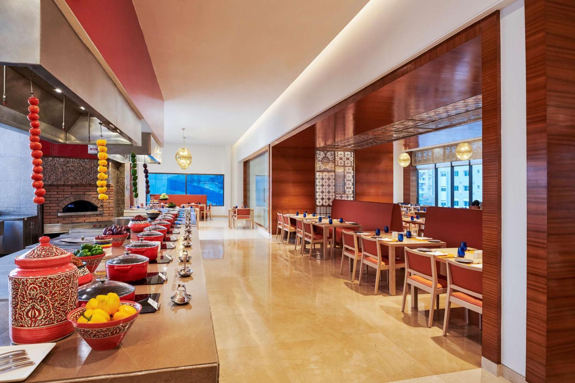 Hilton Garden Inn Lucknow Ngoại thất bức ảnh