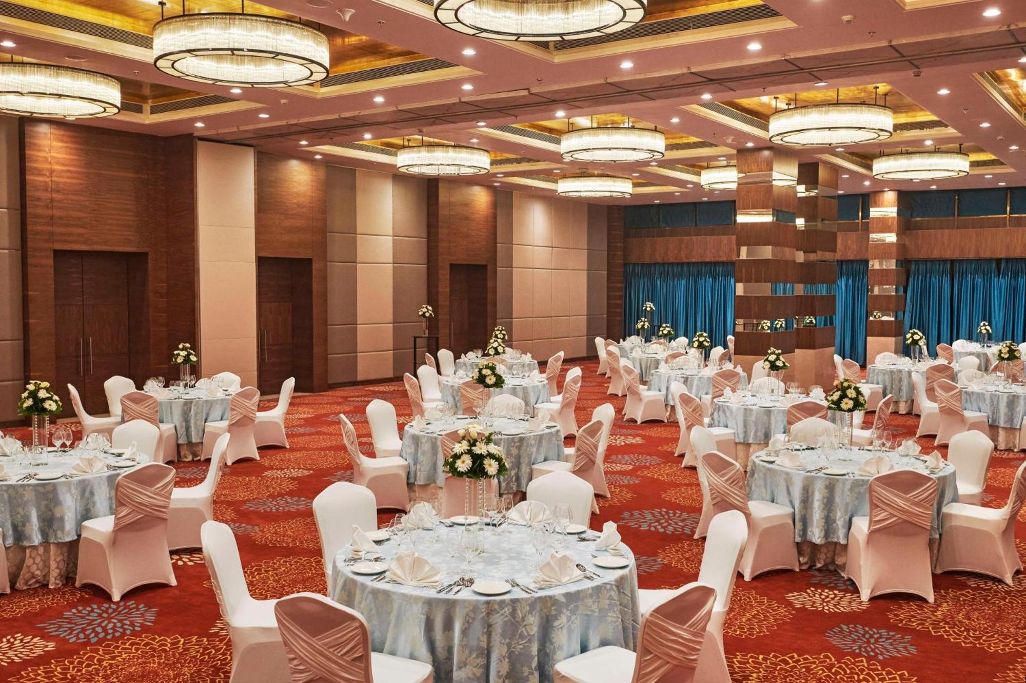 Hilton Garden Inn Lucknow Ngoại thất bức ảnh