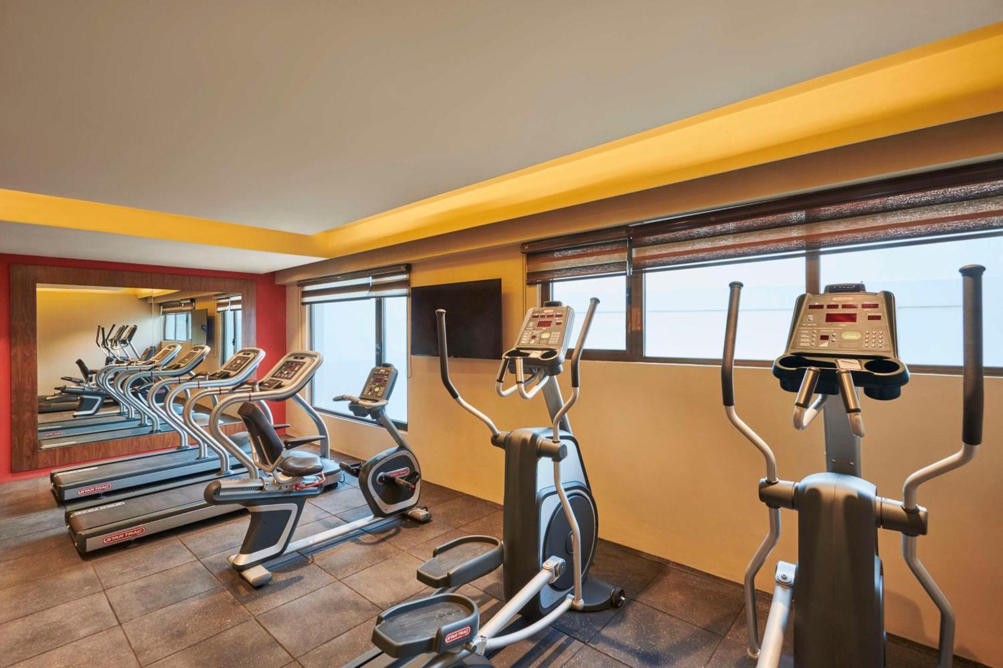 Hilton Garden Inn Lucknow Ngoại thất bức ảnh