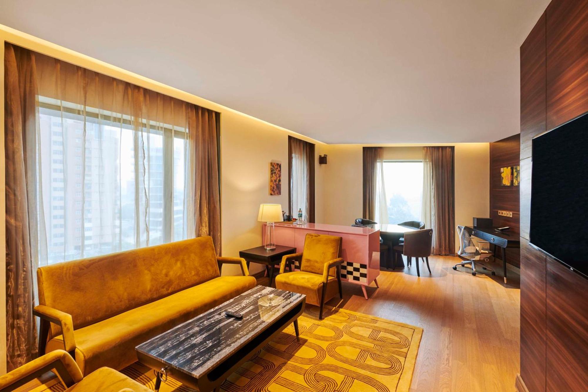 Hilton Garden Inn Lucknow Ngoại thất bức ảnh