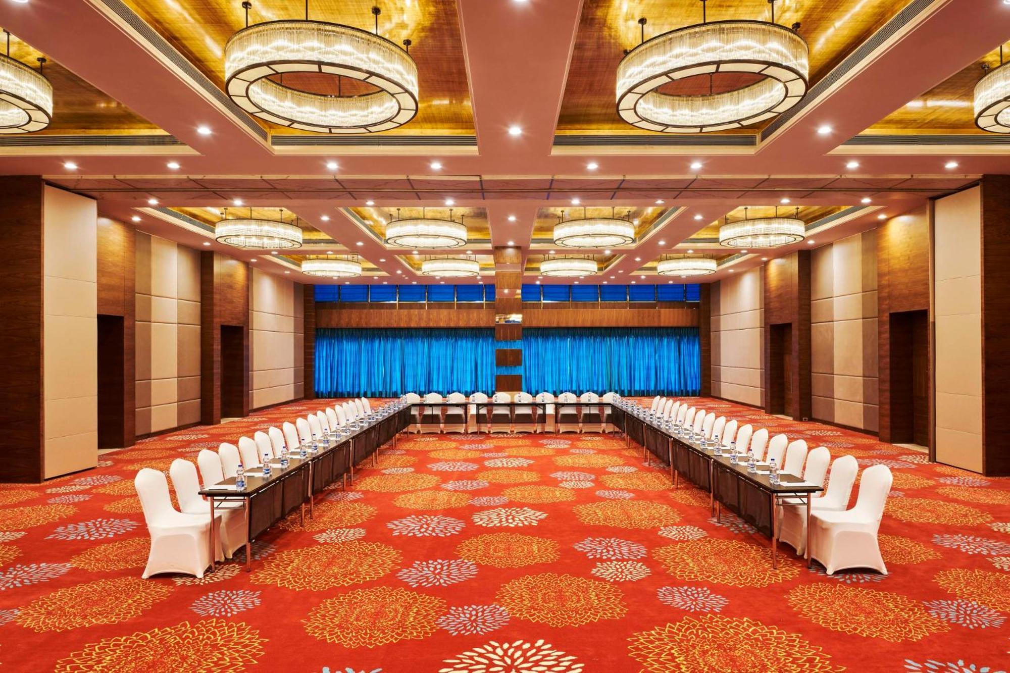 Hilton Garden Inn Lucknow Ngoại thất bức ảnh