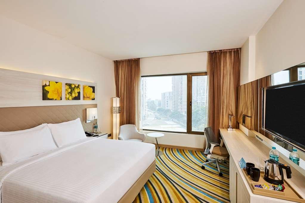 Hilton Garden Inn Lucknow Phòng bức ảnh