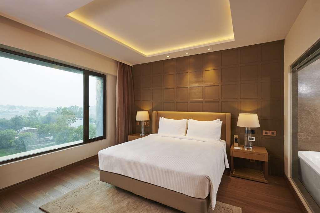 Hilton Garden Inn Lucknow Phòng bức ảnh